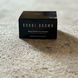 Bobbi Brown Sheer Finish Loose Powder – Soft Sand (0.35 oz / 10 g) – NEW IN BOX